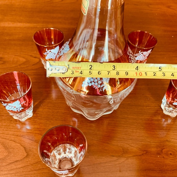 Set of 6 Ruby Red & clear glass cut decanter and 6 cordials white grapes pattern - Picture 9 of 10